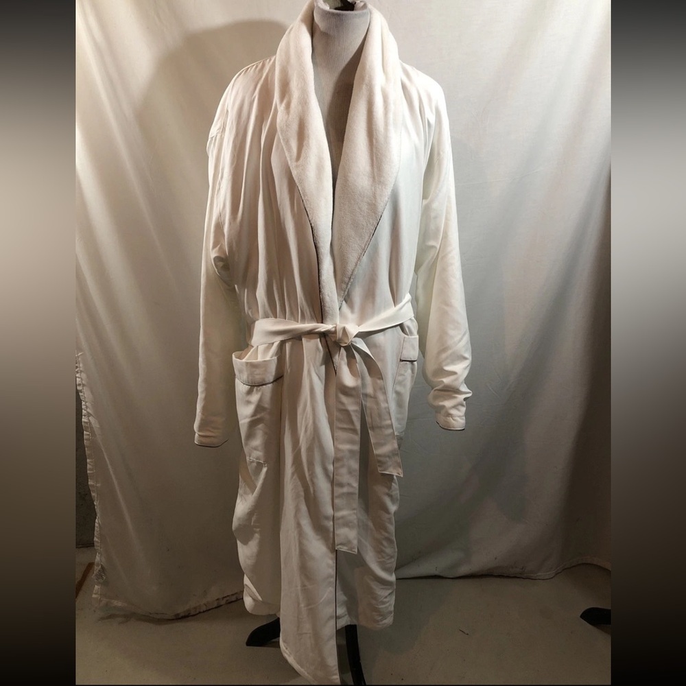 FLUFF CO Luxury Hotel Resort White Robe With Pockets - Womens 4X, Bust 29.5”